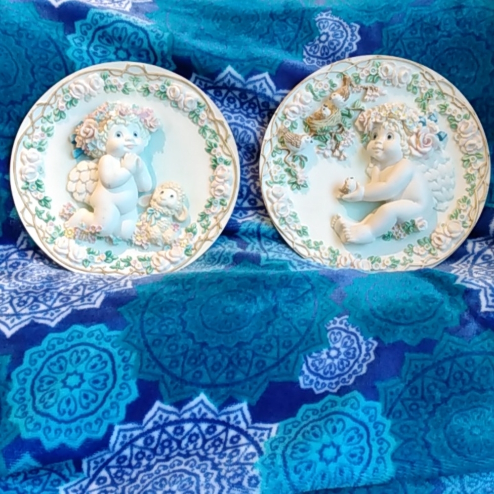 Two The Hamilton Collection hanging plates
